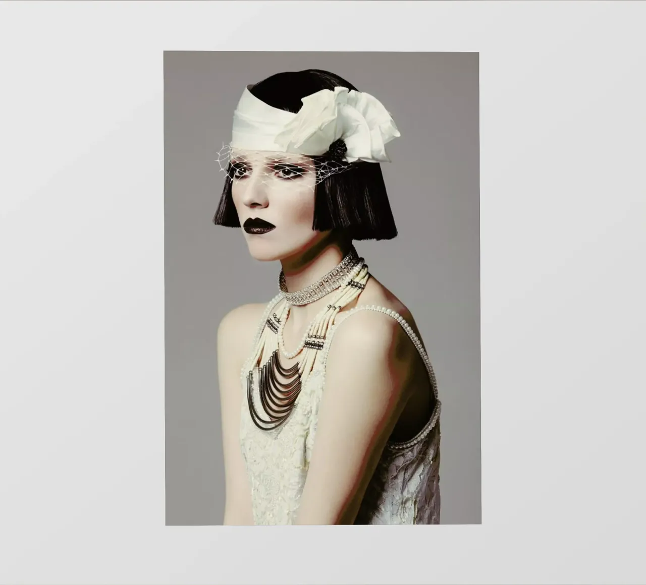 Pearls and Lace II pellicola backlit da Runway Collective
