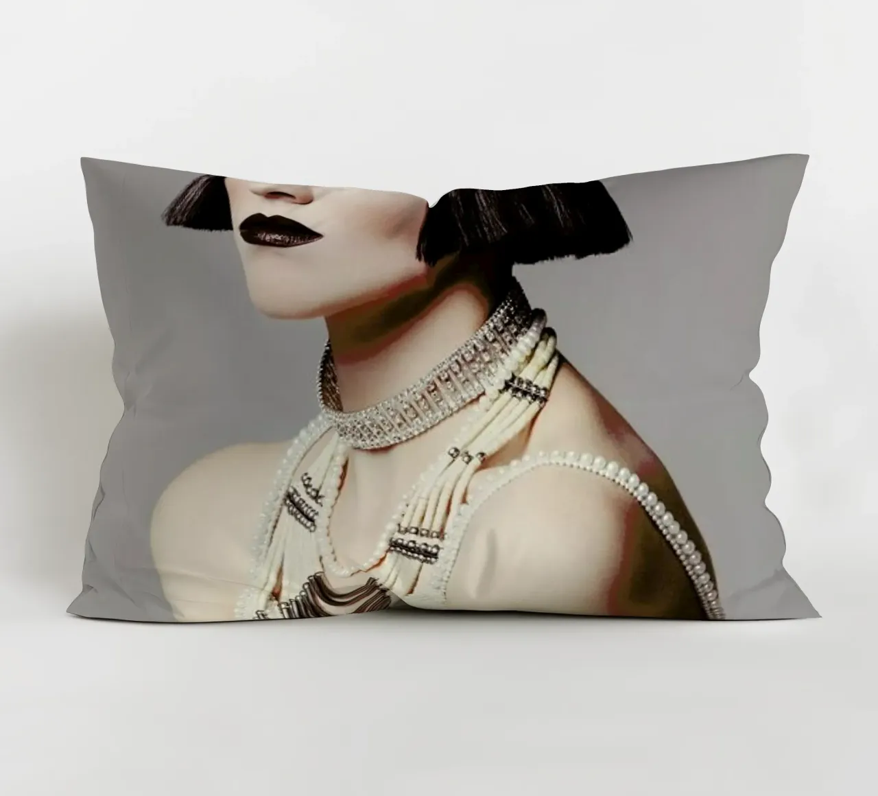 Pearls and Lace II cuscino da Runway Collective