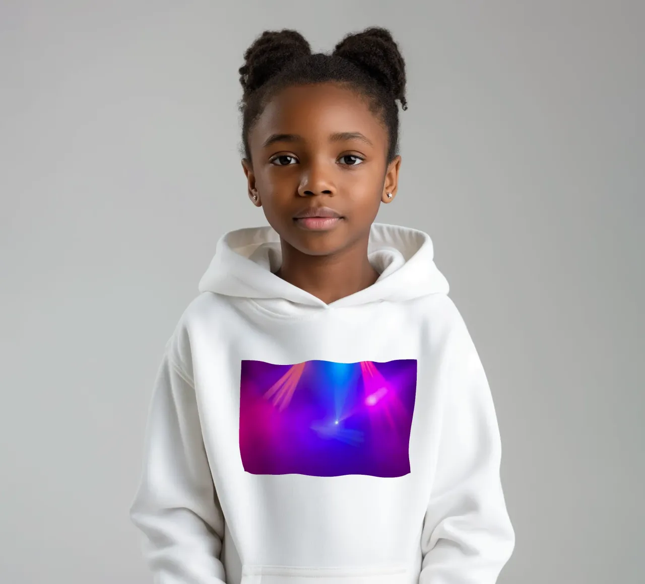 Luci di scena colorate illuminano un'atmosfera nebbiosa felpa bambino con cappuccio da DesignDoodle