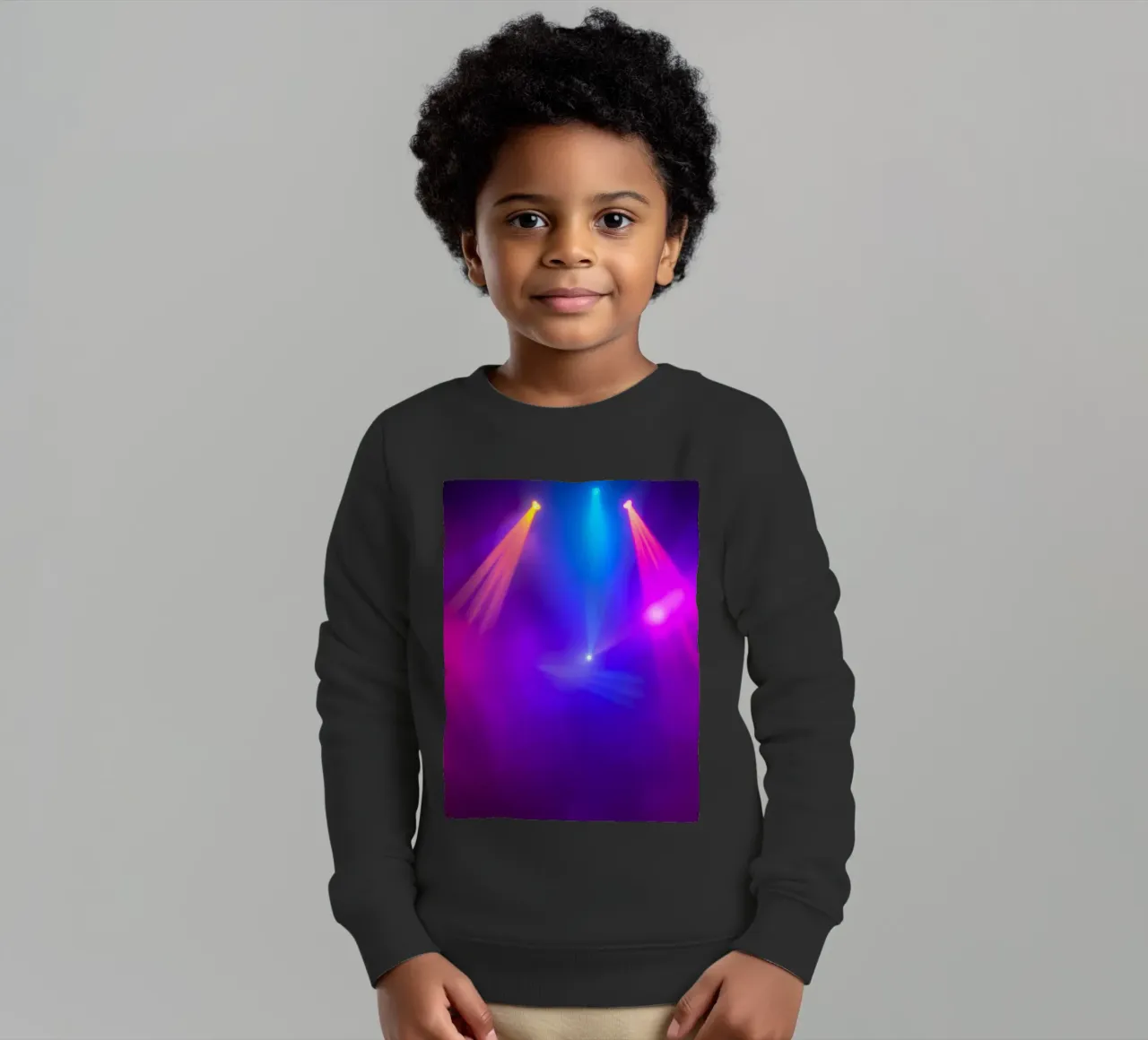Luci di scena colorate illuminano un'atmosfera nebbiosa felpa bambino da DesignDoodle