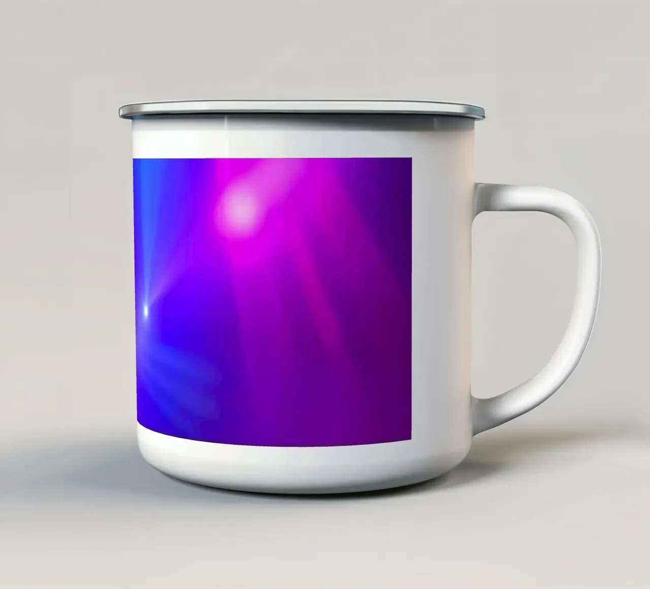Luci di scena colorate illuminano un'atmosfera nebbiosa tazza in smalto da DesignDoodle