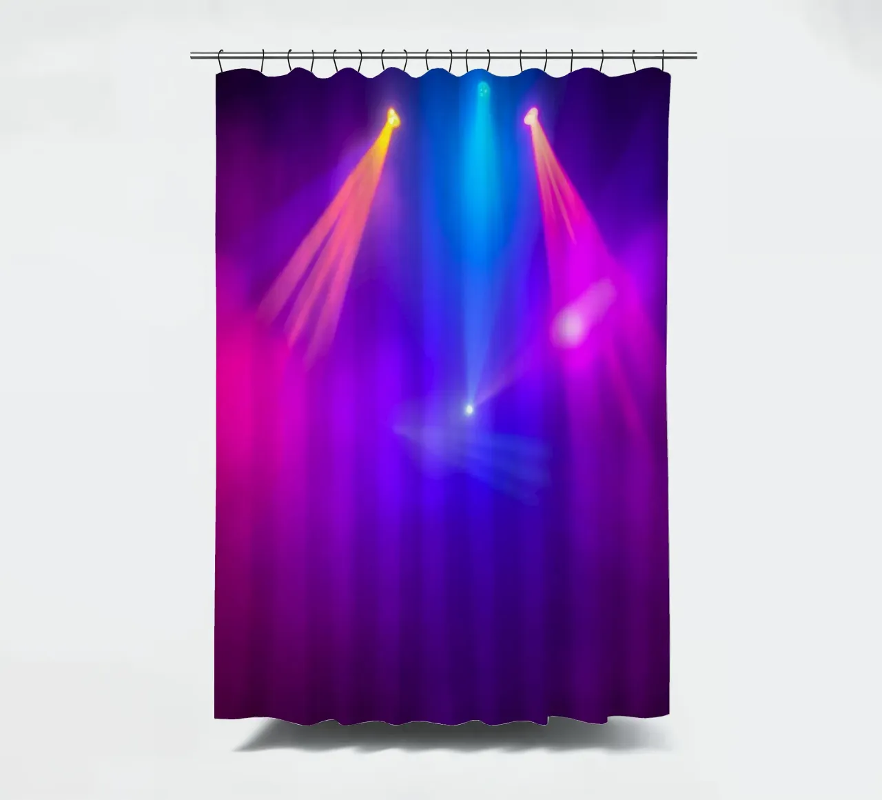 Luci di scena colorate illuminano un'atmosfera nebbiosa tenda da doccia da DesignDoodle