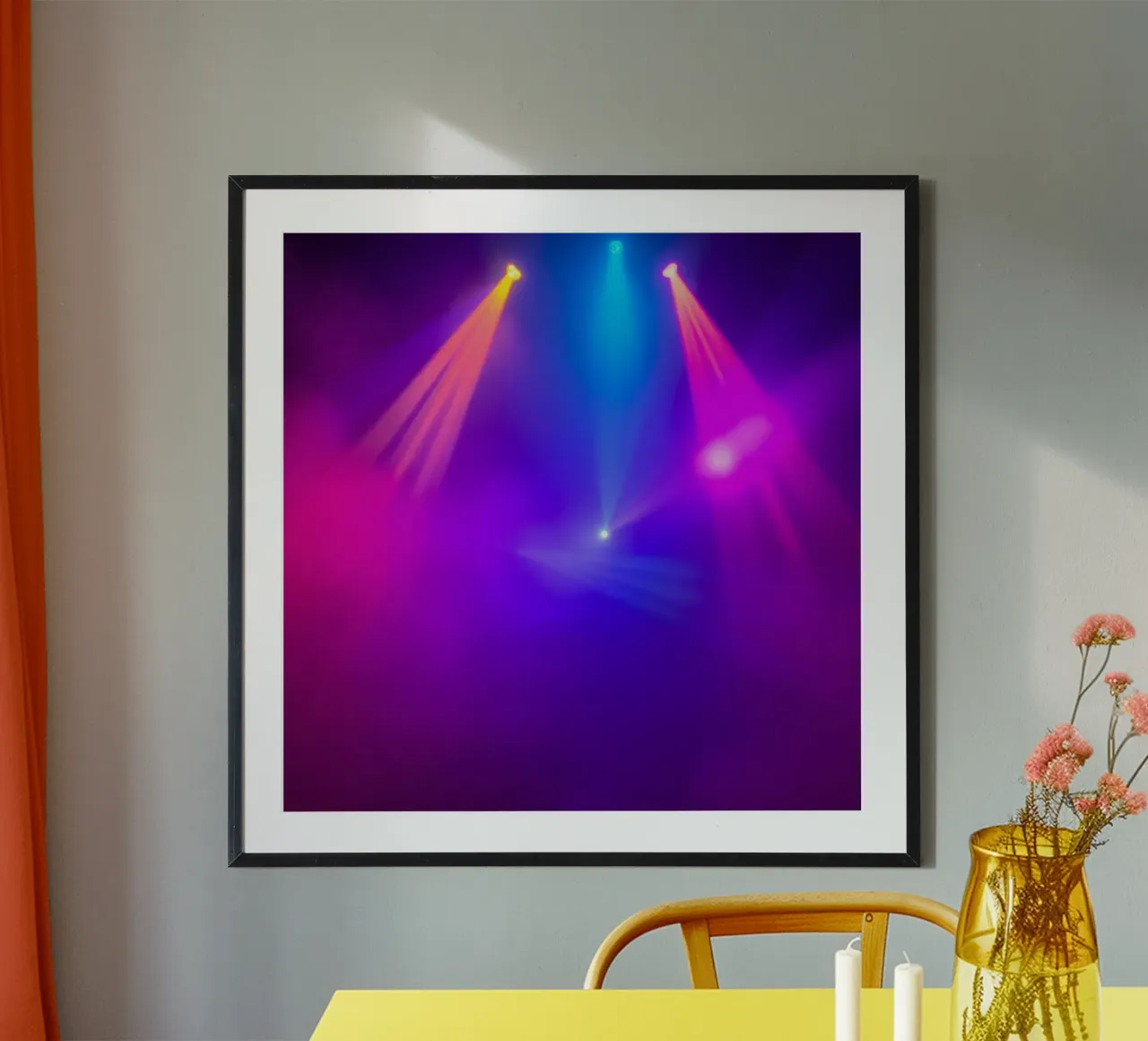 Luci di scena colorate illuminano un'atmosfera nebbiosa poster da DesignDoodle