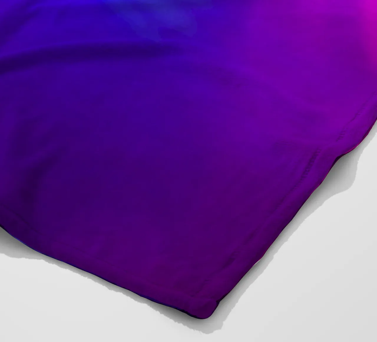 Luci di scena colorate illuminano un'atmosfera nebbiosa coperta in pile da DesignDoodle