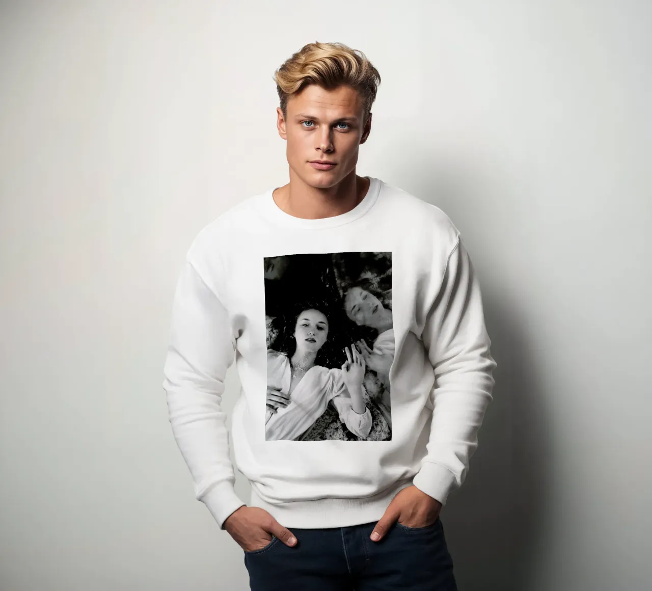 Reflection Sweatshirt von Runway Collective