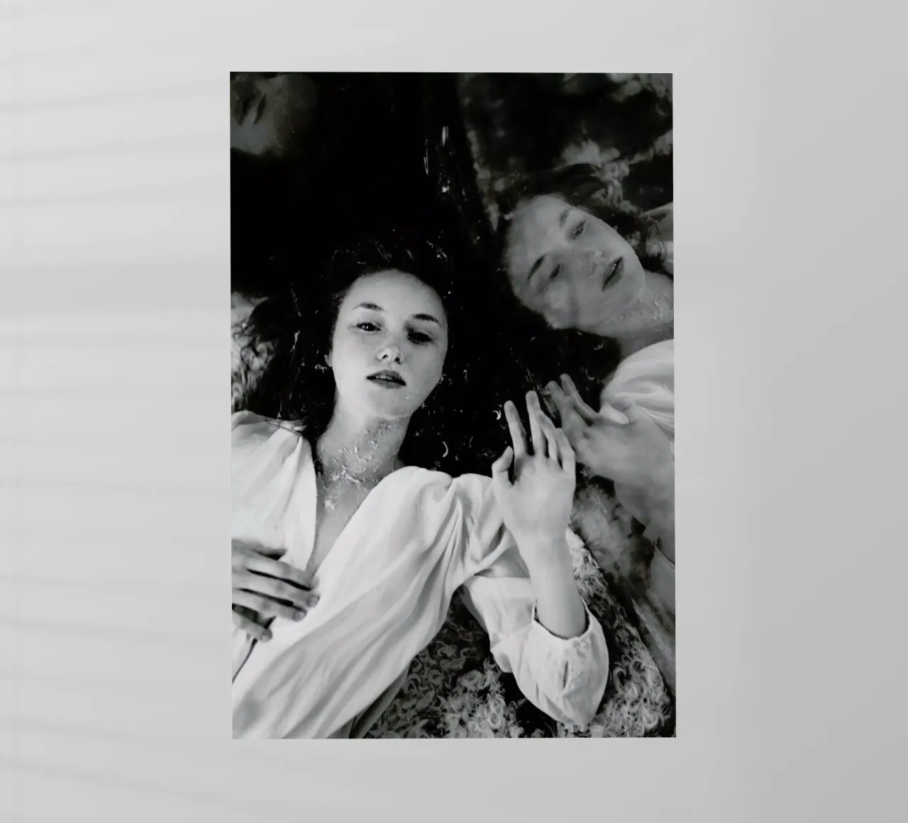 Reflection pellicola backlit da Runway Collective