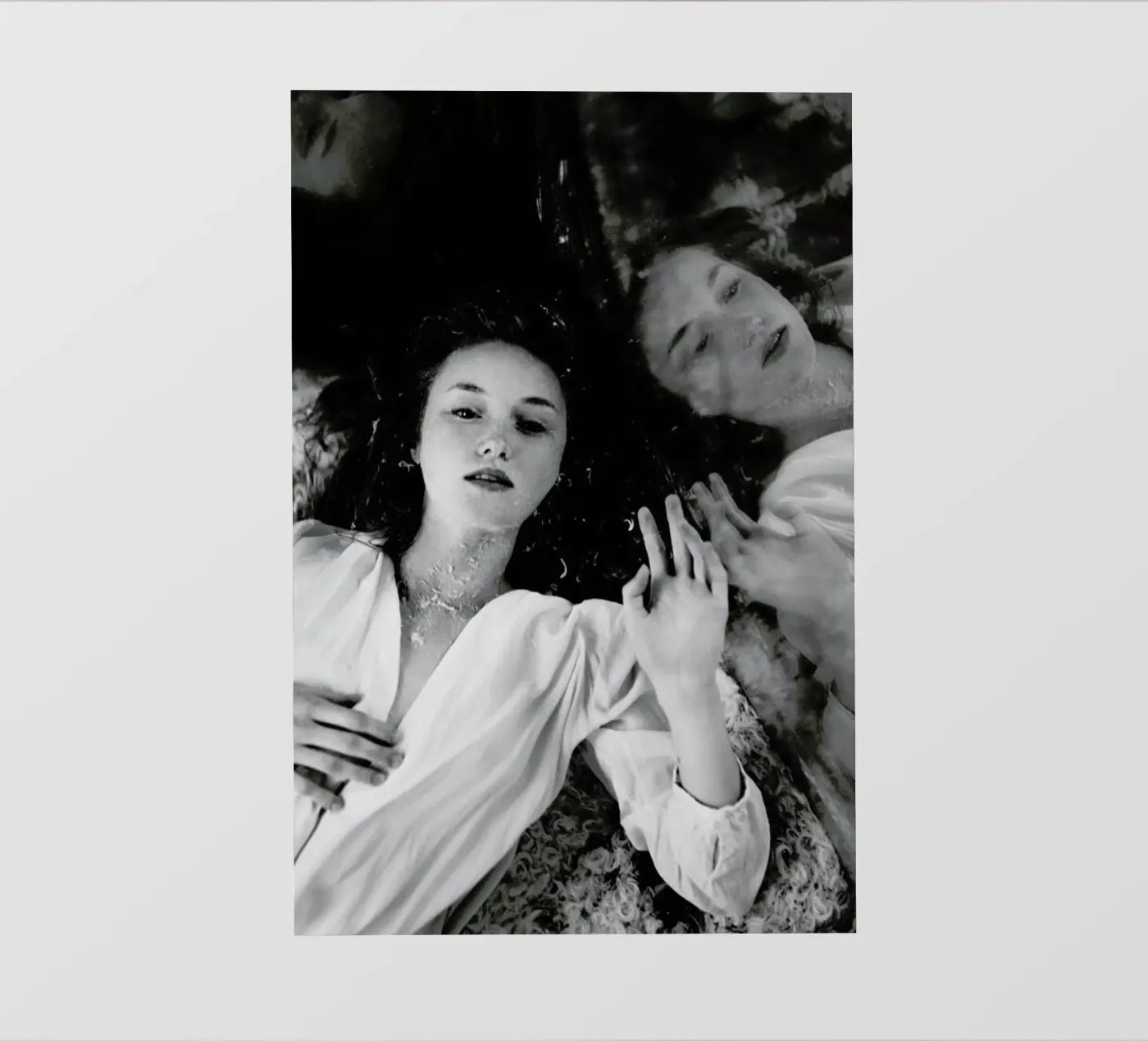 Reflection pellicola backlit da Runway Collective