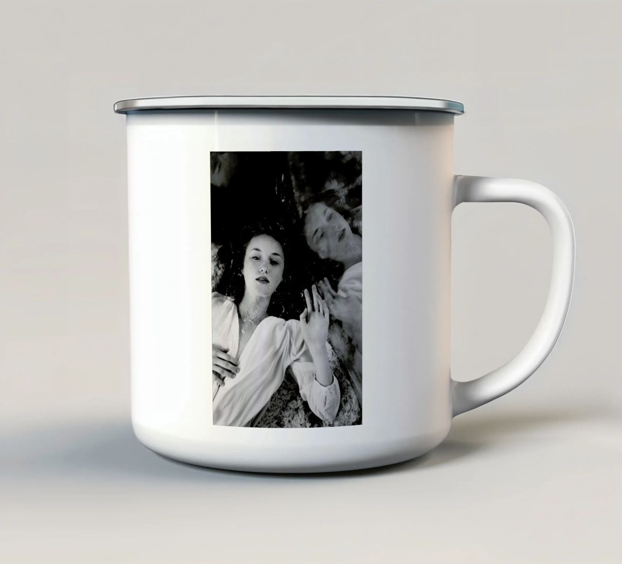 Reflection tazza in smalto da Runway Collective