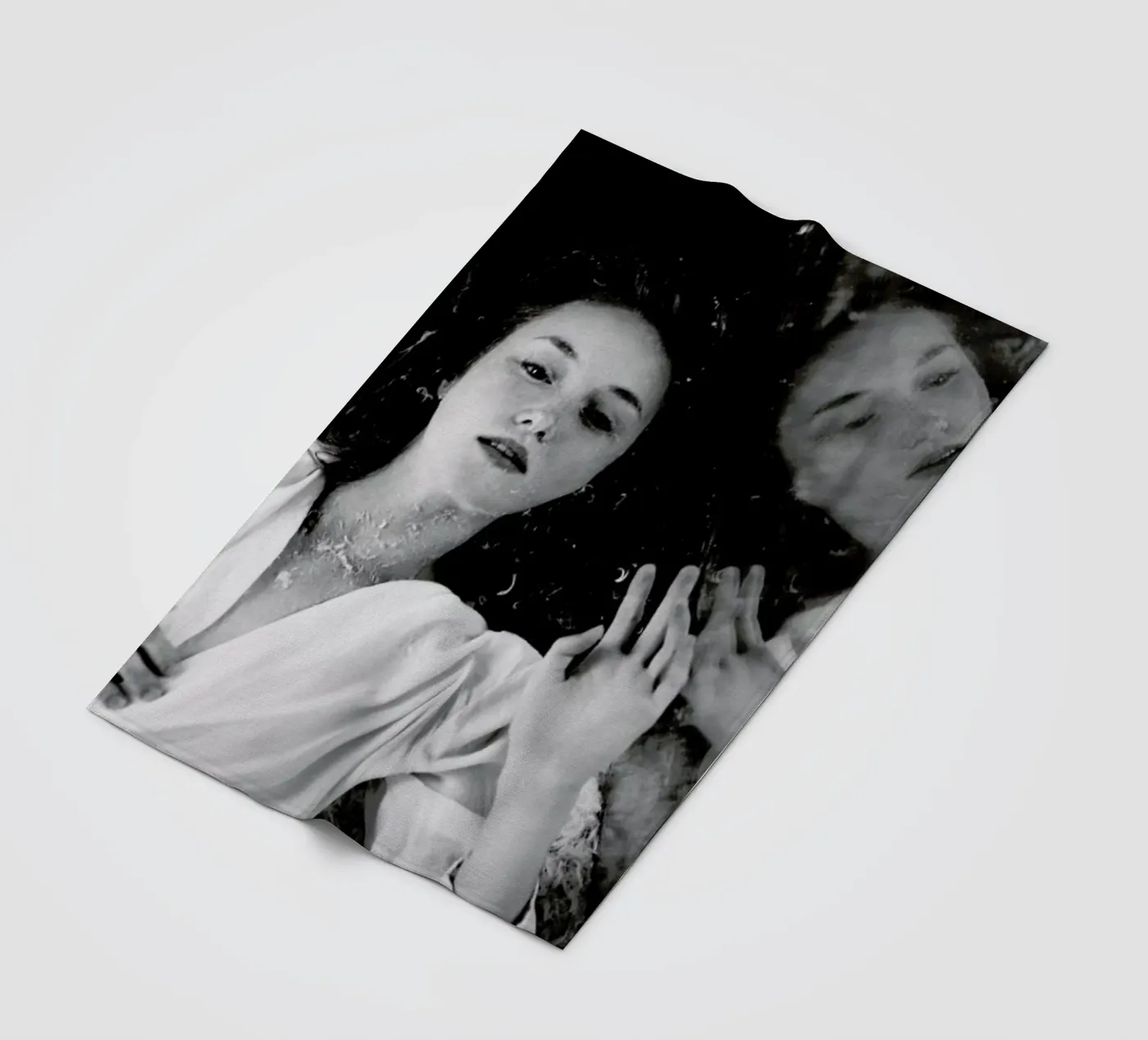 Reflection coperta in pile da Runway Collective