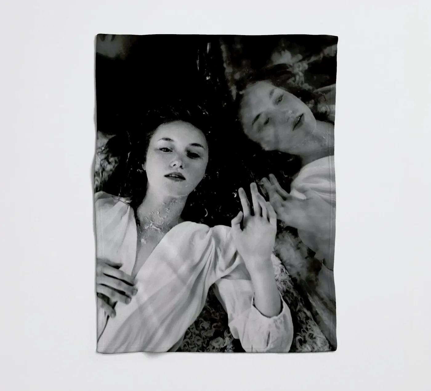 Reflection coperta in pile da Runway Collective