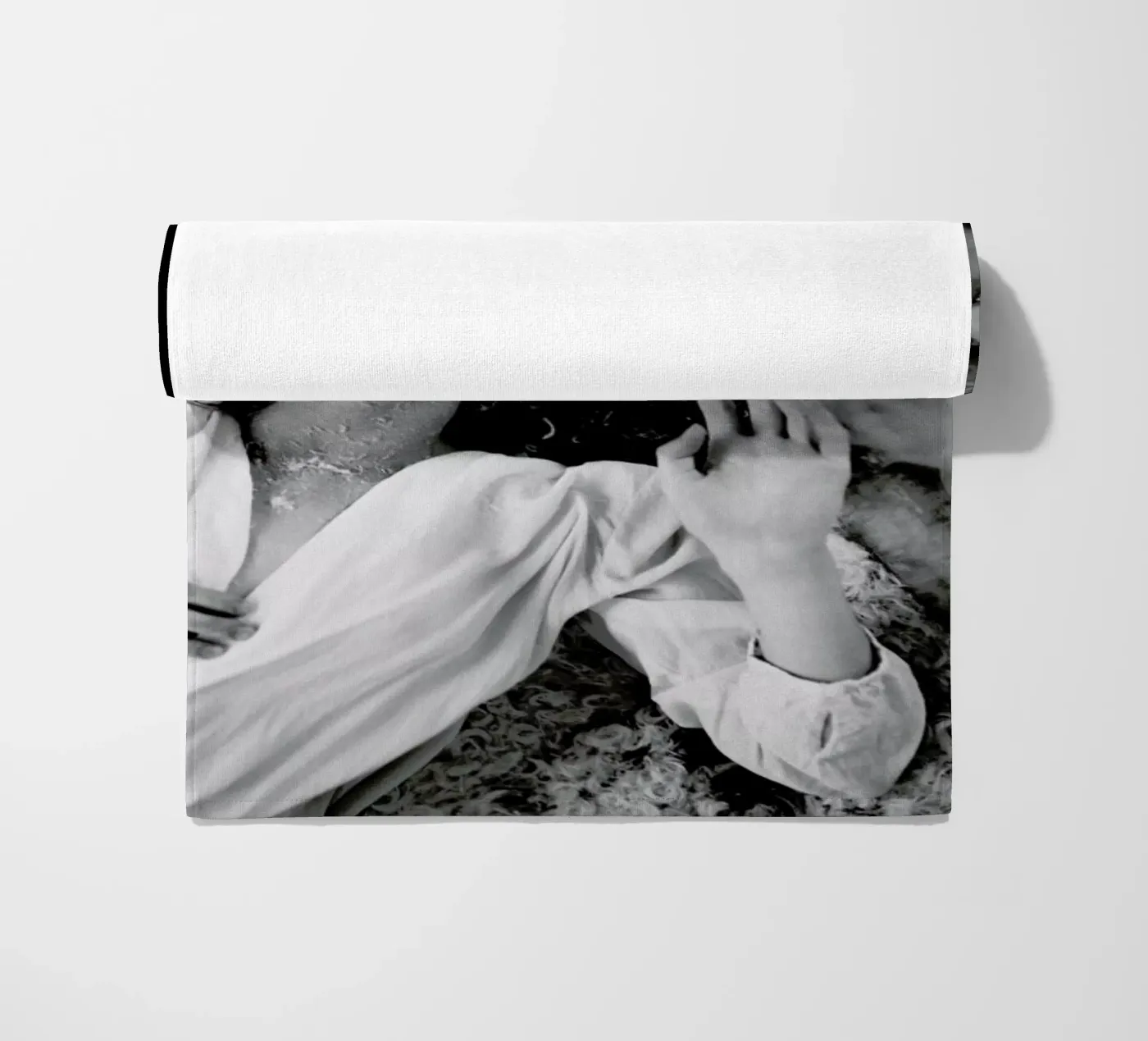 Reflection Strandtuch von Runway Collective