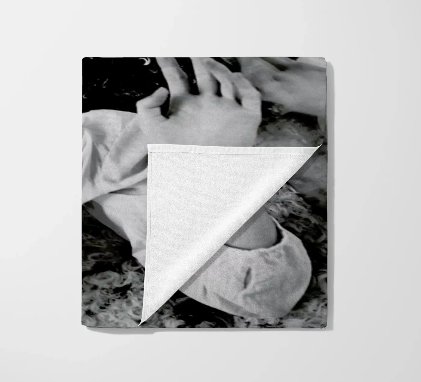 Reflection Strandtuch von Runway Collective