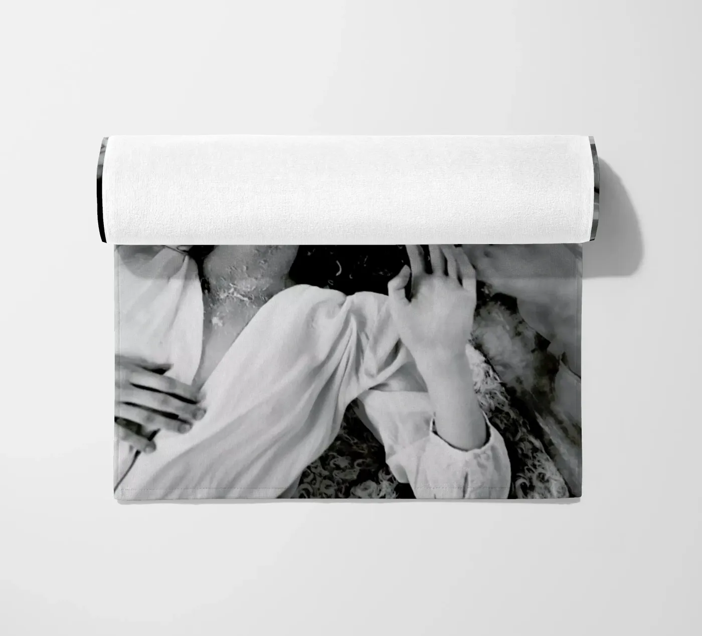 Reflection Strandtuch von Runway Collective