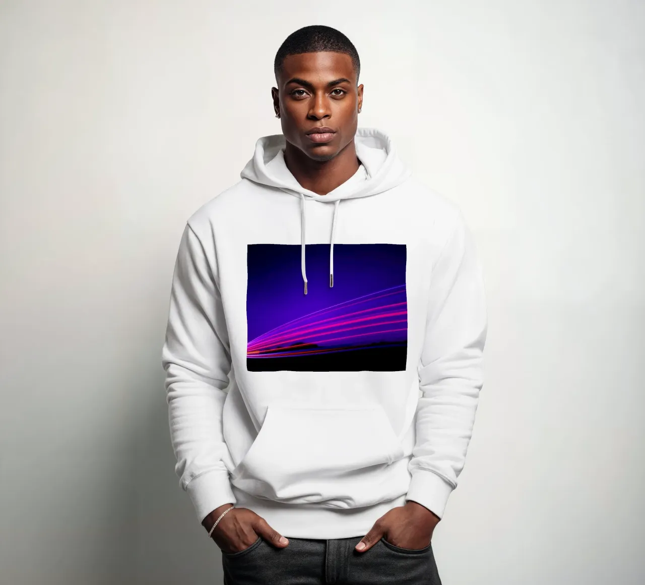 Vibranti scie luminose illuminano il cielo notturno felpa con cappuccio da DesignDoodle