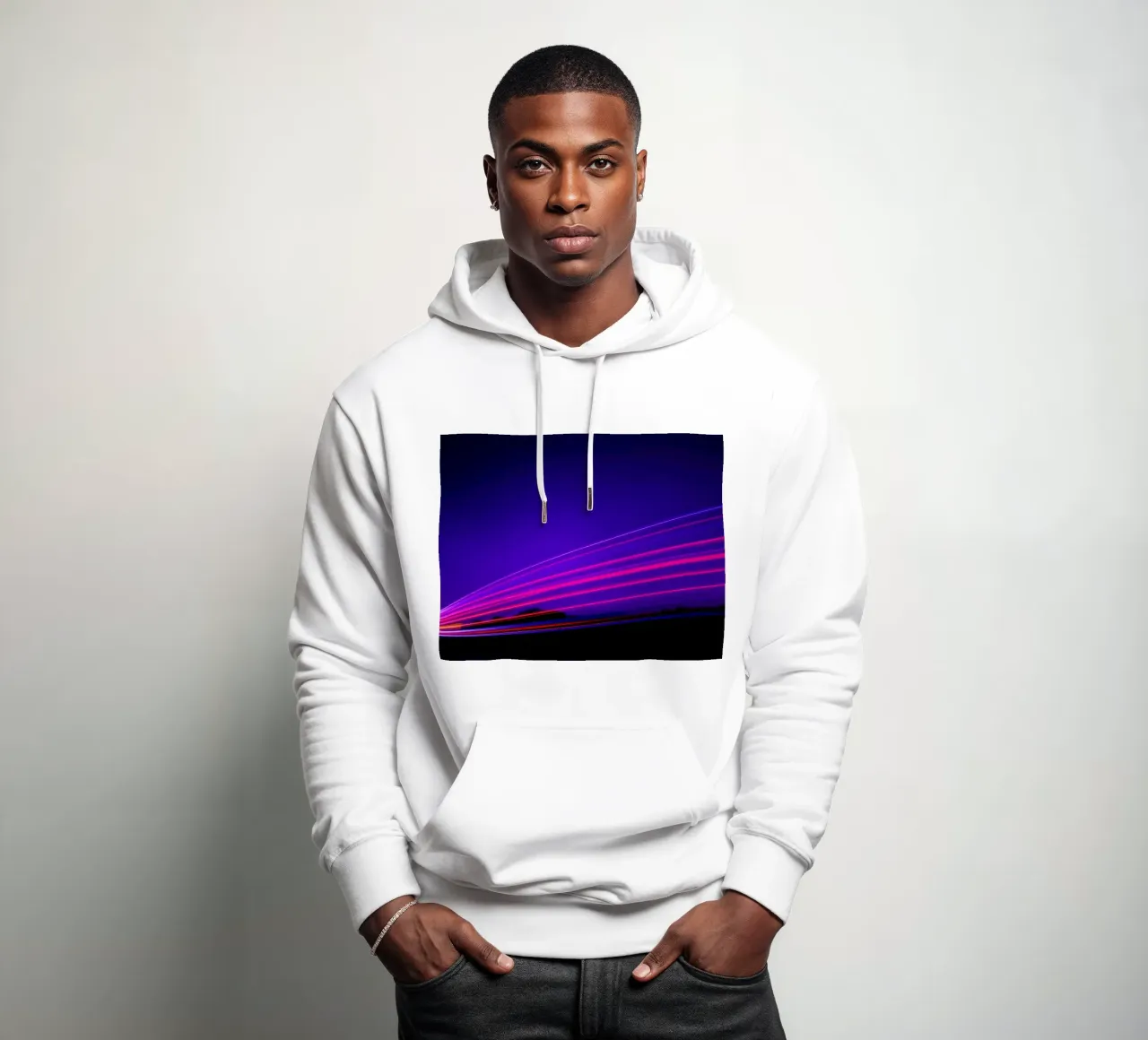 Vibranti scie luminose illuminano il cielo notturno felpa con cappuccio da DesignDoodle