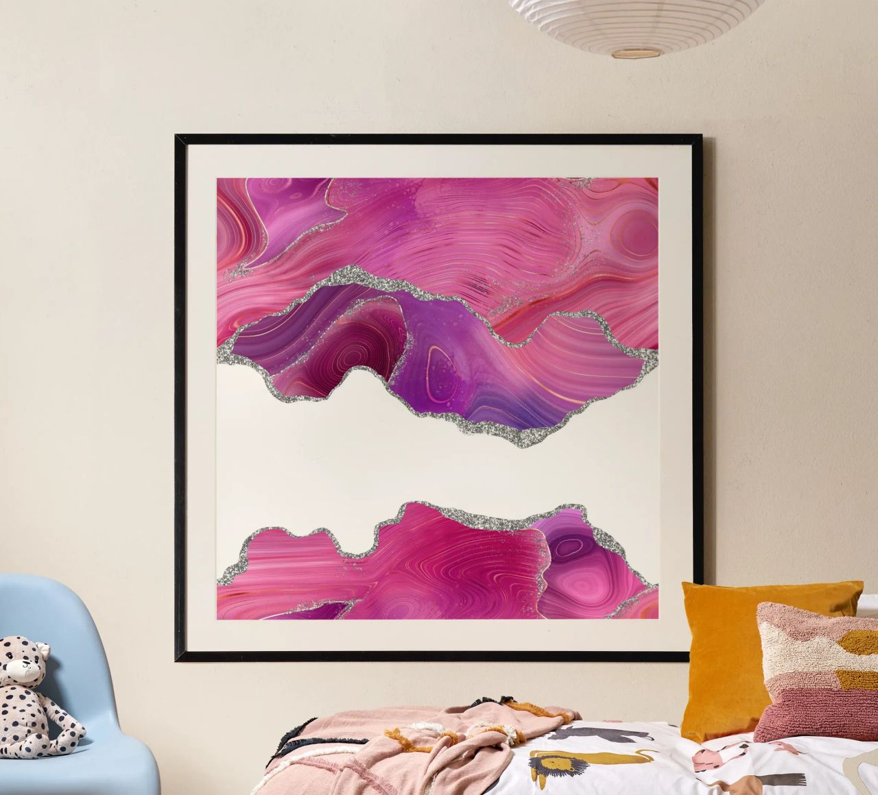 Agata Magenta e Argento Texture 07 poster con telaio in legno da Gemstone Textures