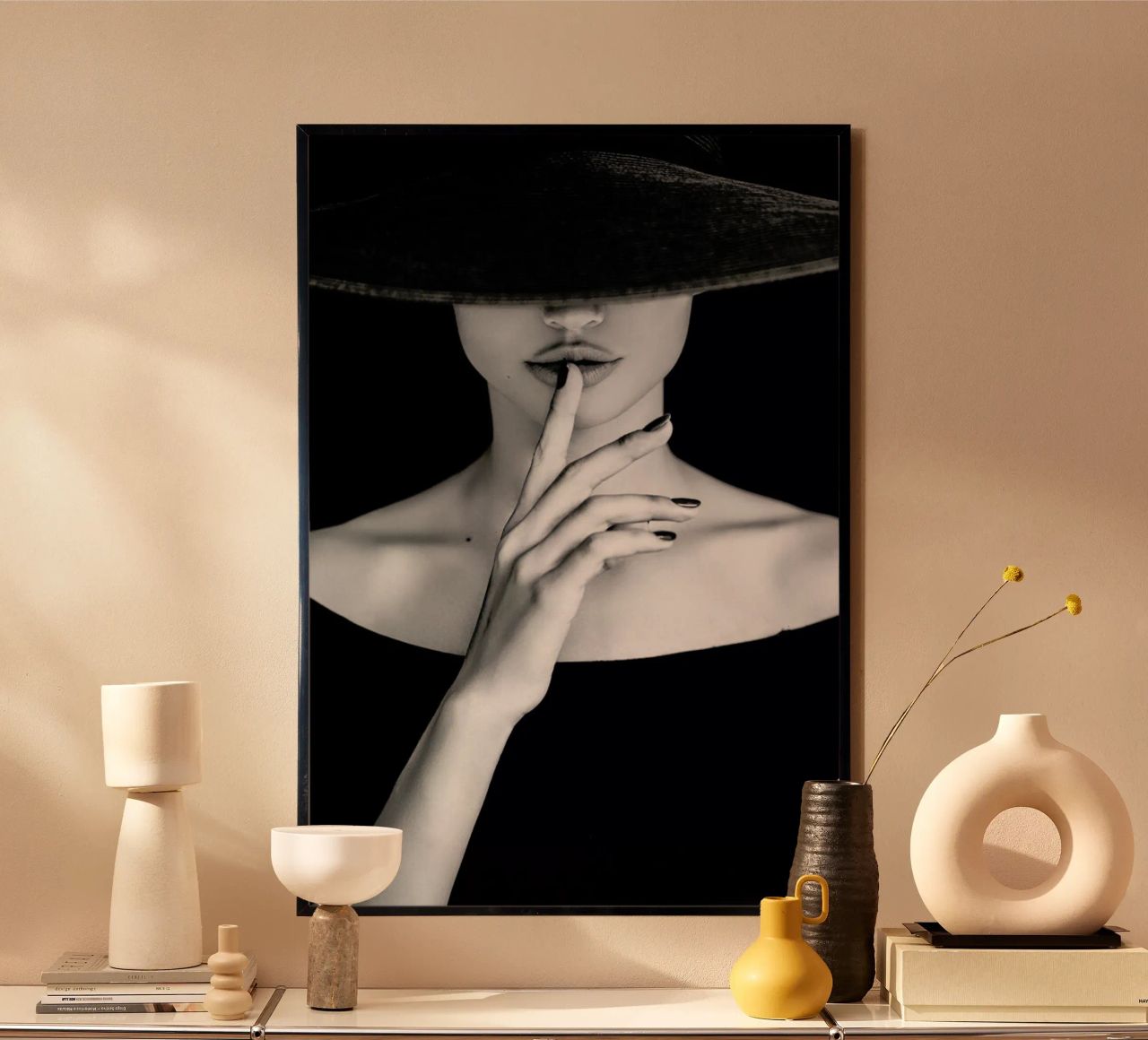 Shh poster de Runway Collective