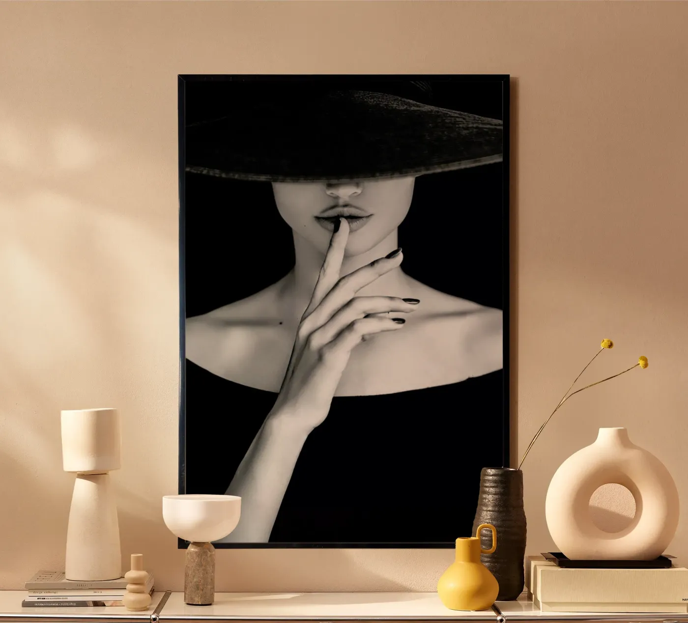 Shh poster da Runway Collective