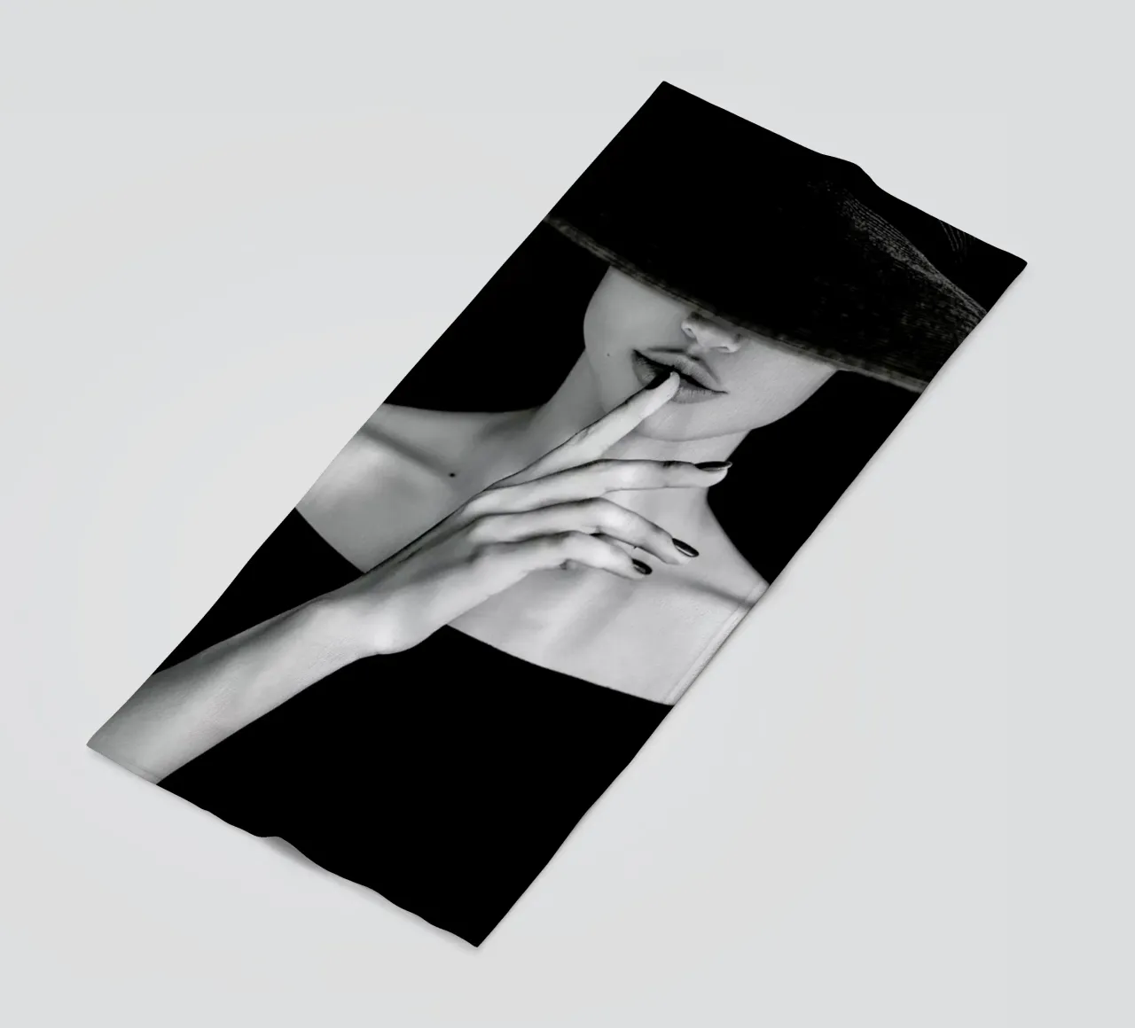 Shh telo mare da Runway Collective