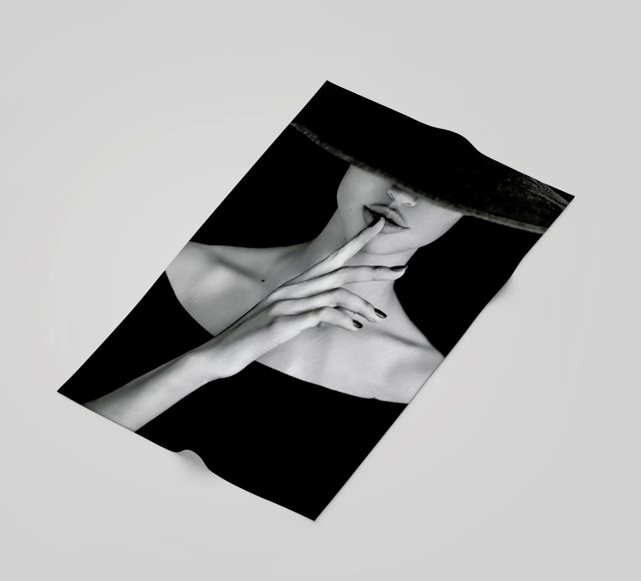 Shh telo mare da Runway Collective