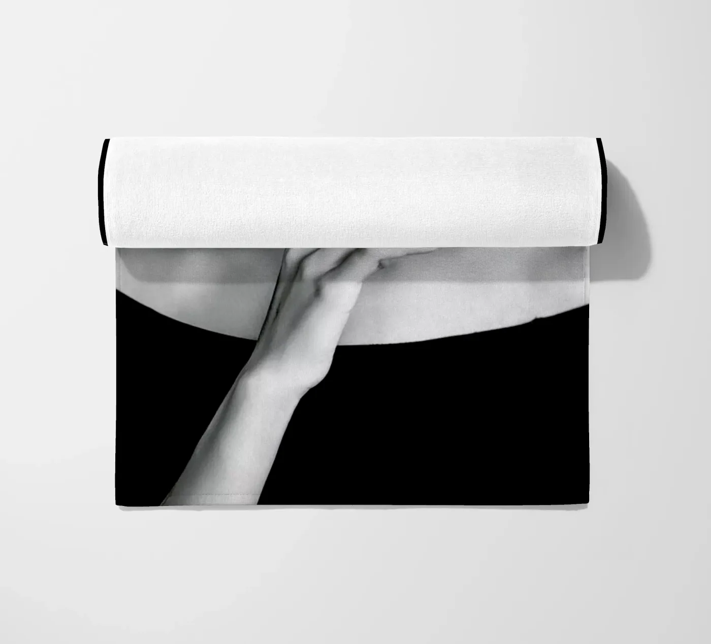 Shh telo mare da Runway Collective