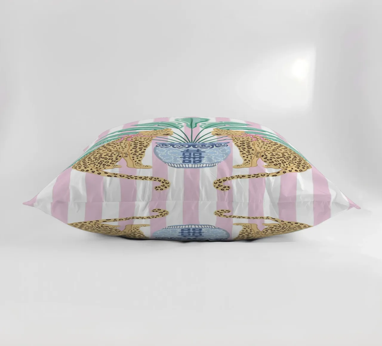 Leopards with ginger jar on pink stripes cuscino da Vivdesign