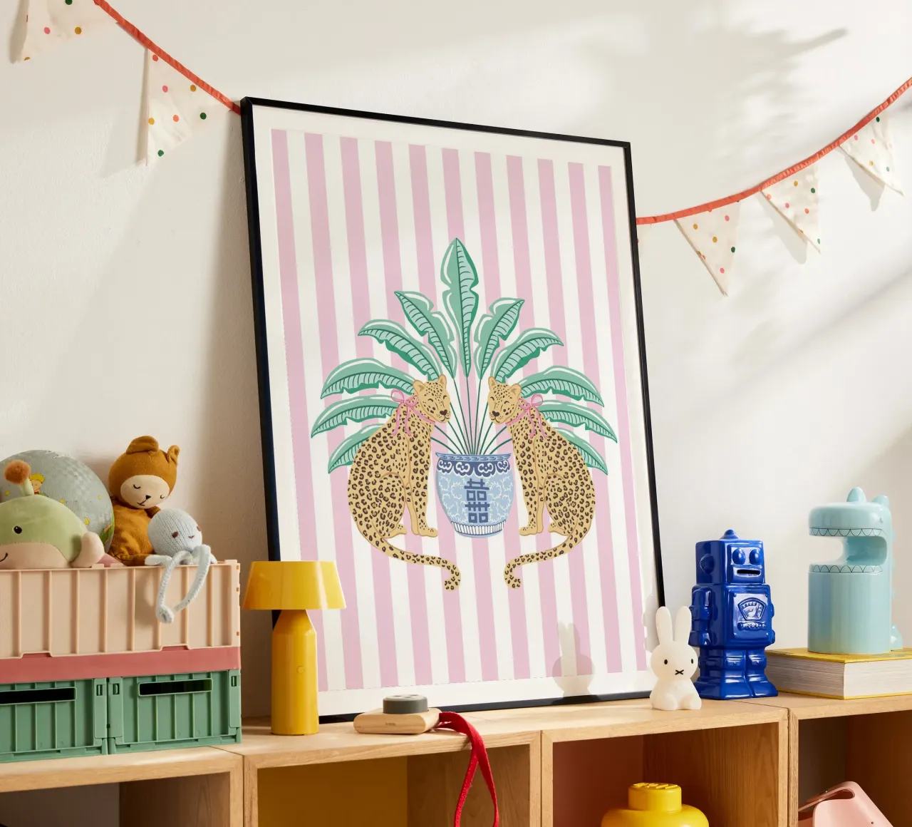 Leopards with ginger jar on pink stripes carta hahnemühle da Vivdesign
