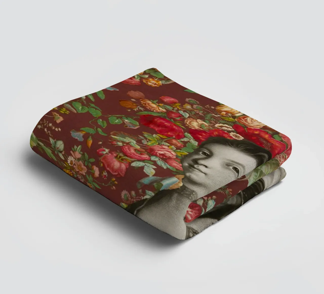 Baroque portrait and lush flowers - Vintage style towel by luciette plastique