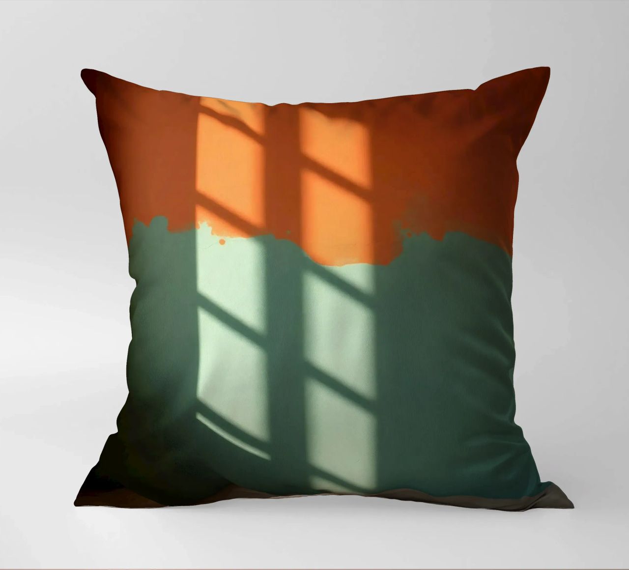 Gioco di luci e ombre su una parete colorata in una stanza illuminata dal sole. cuscino da DesignDoodle
