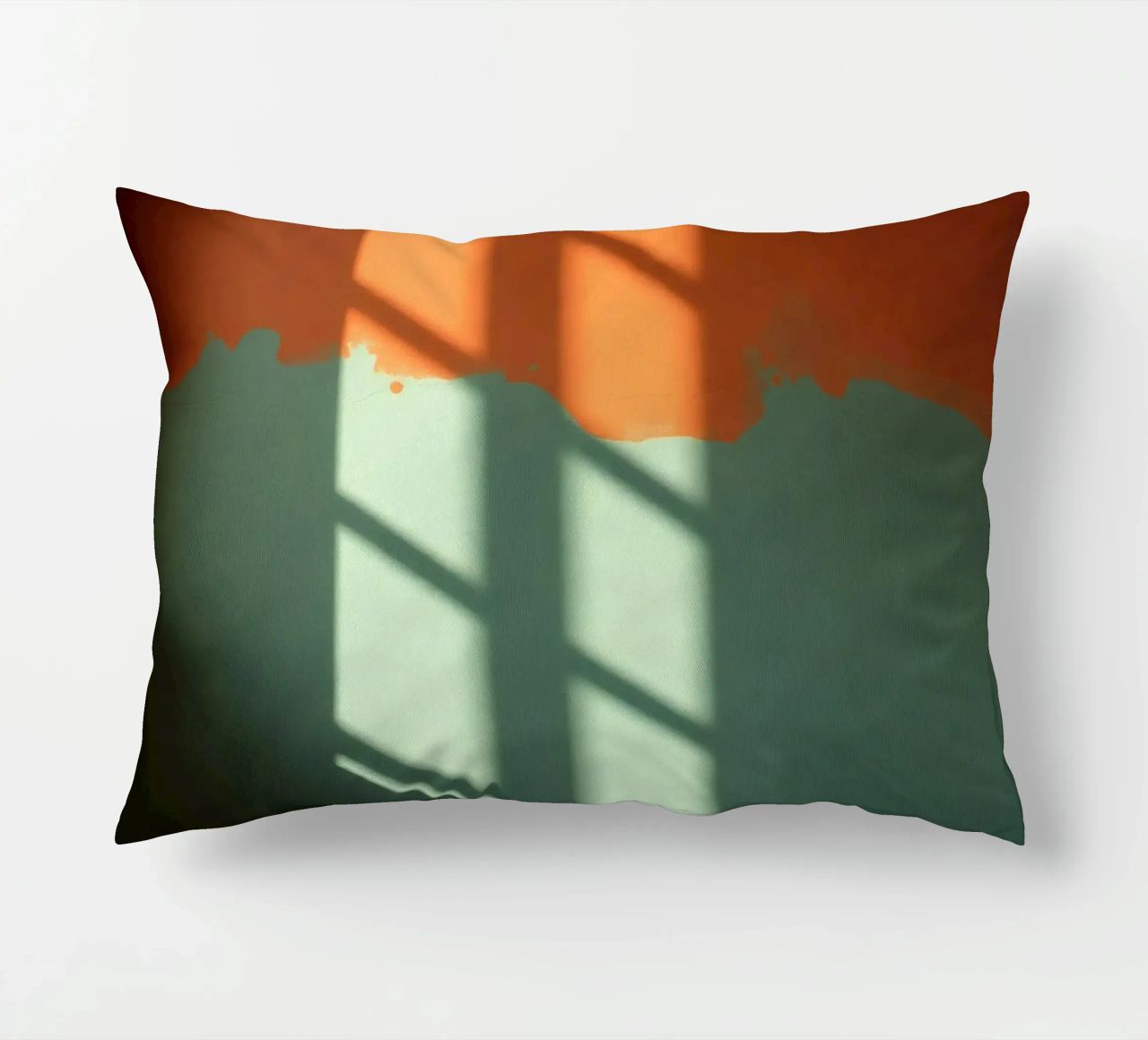 Gioco di luci e ombre su una parete colorata in una stanza illuminata dal sole. cuscino da DesignDoodle