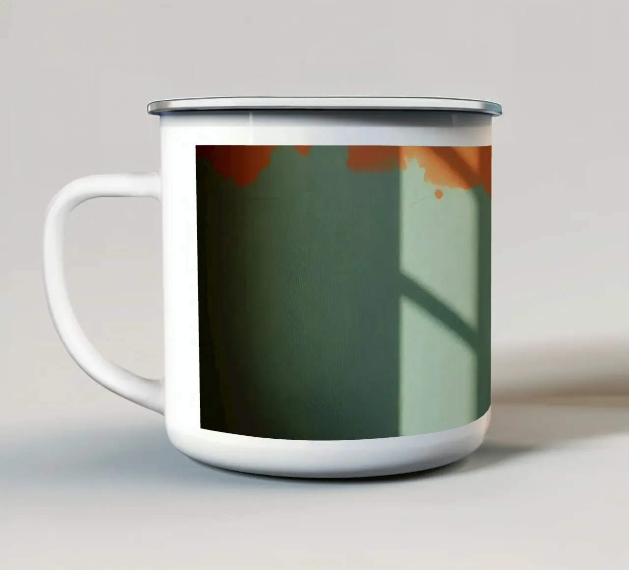 Licht en schaduw spelen op kleurrijke muur in een zonovergoten emaille mok van DesignDoodle