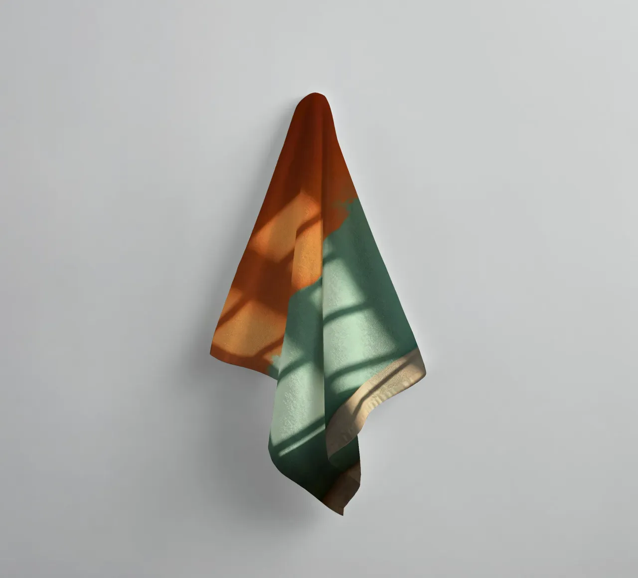 Gioco di luci e ombre su una parete colorata in una stanza illuminata dal sole. asciugamano da bagno da DesignDoodle