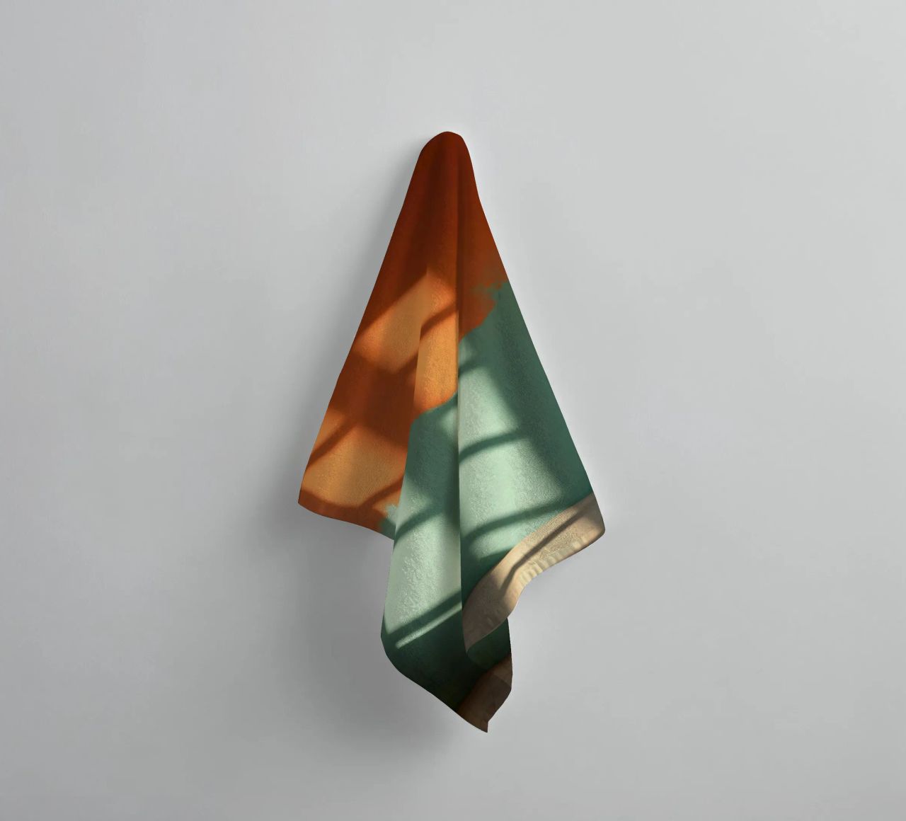 Gioco di luci e ombre su una parete colorata in una stanza illuminata dal sole. asciugamano da bagno da DesignDoodle