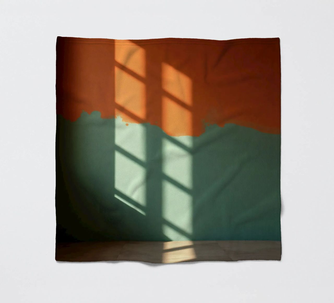Gioco di luci e ombre su una parete colorata in una stanza illuminata dal sole. coperta in pile da DesignDoodle