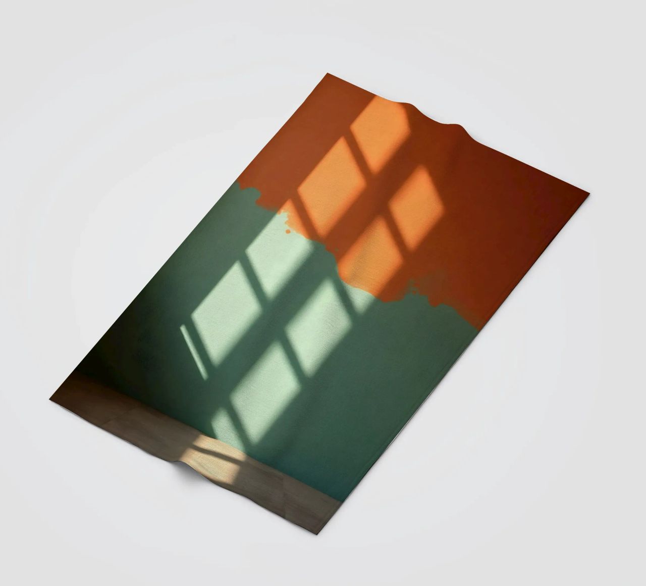 Gioco di luci e ombre su una parete colorata in una stanza illuminata dal sole. coperta in pile da DesignDoodle
