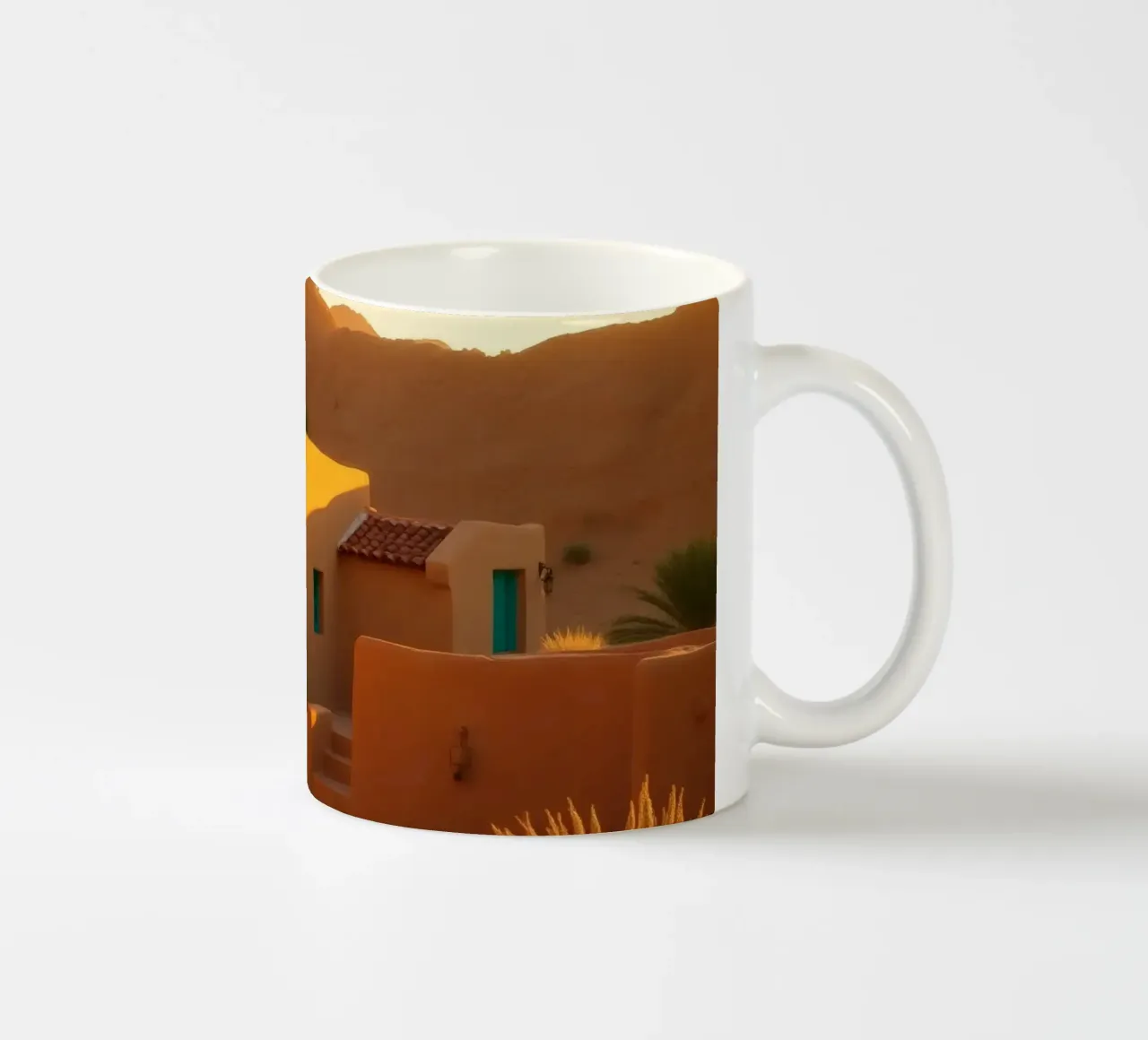 La luce calda della sera nel deserto proietta le ombre su un rustico tazza in ceramica da DesignDoodle