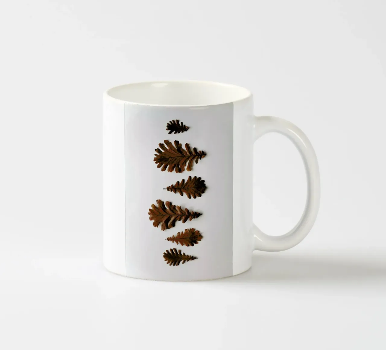 Shapes Oak Leafs tazza in ceramica da Studio Nahili