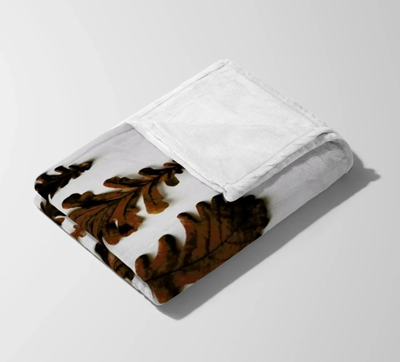 Shapes Oak Leafs coperta in pile da Studio Nahili