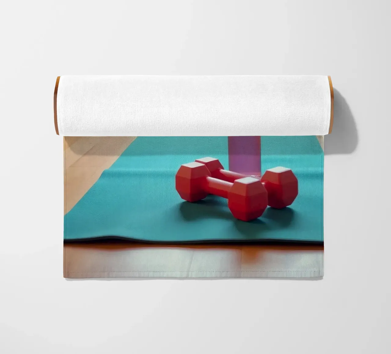 Elementi essenziali per l'allenamento su un tappetino per esercizi in una luminosa spa interna telo mare da DesignDoodle