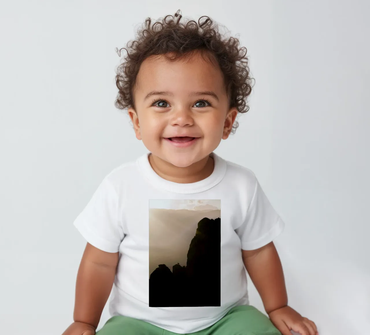 The Tiny Strong Tree maglietta neonato da Studio Nahili