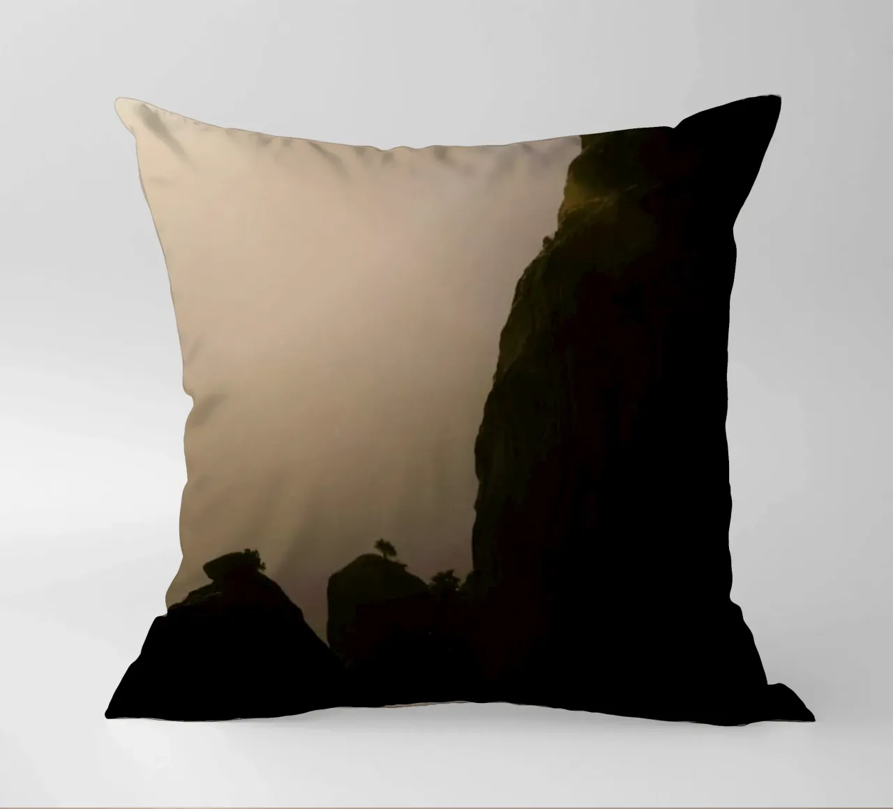 The Tiny Strong Tree cuscino da Studio Nahili