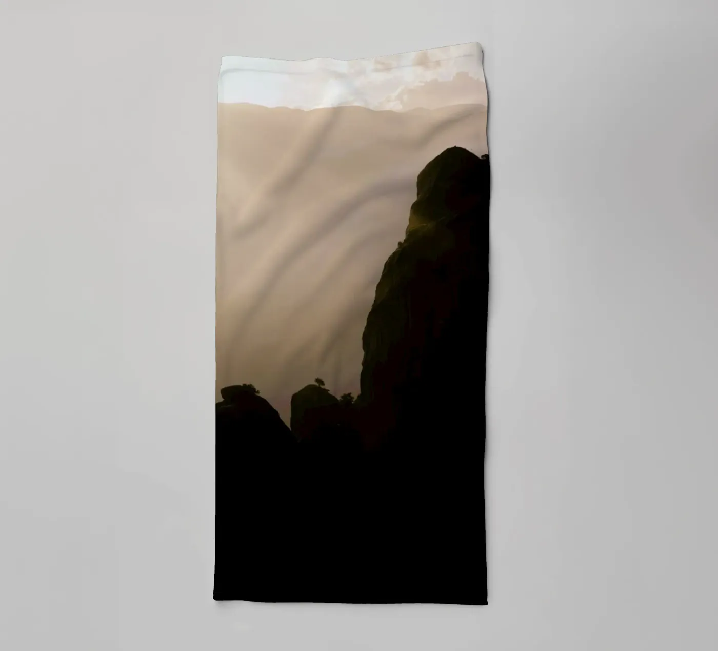 The Tiny Strong Tree badhanddoek van Studio Nahili