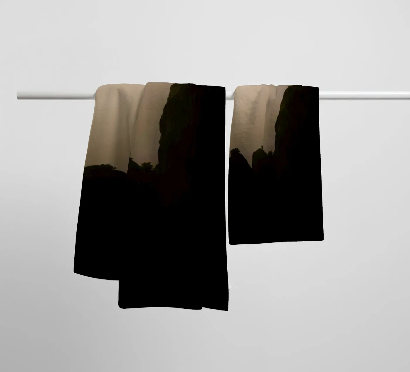 The Tiny Strong Tree badhanddoek van Studio Nahili