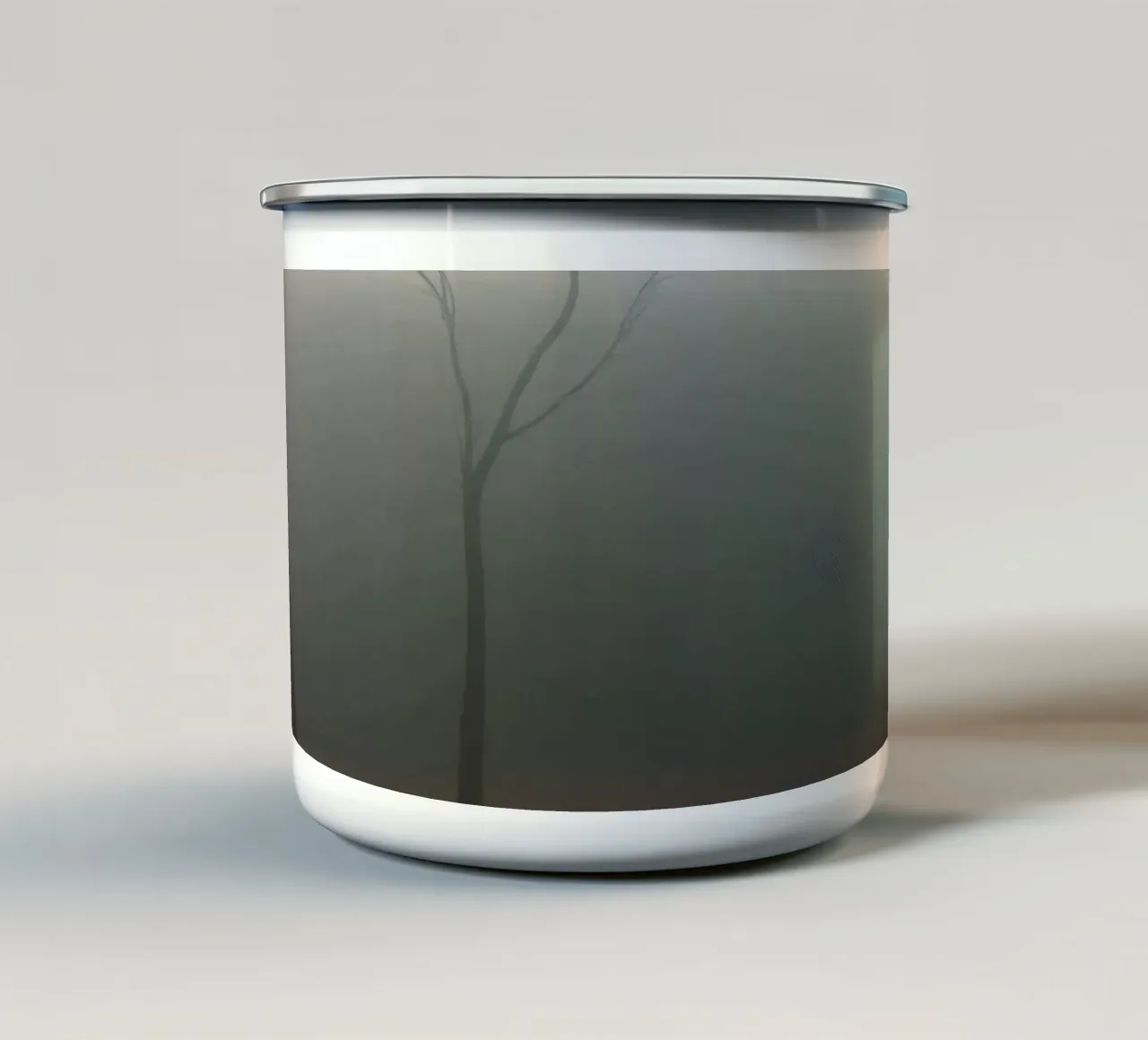 La nebbia avvolge una casa isolata circondata da alberi secchi tazza in smalto da DesignDoodle