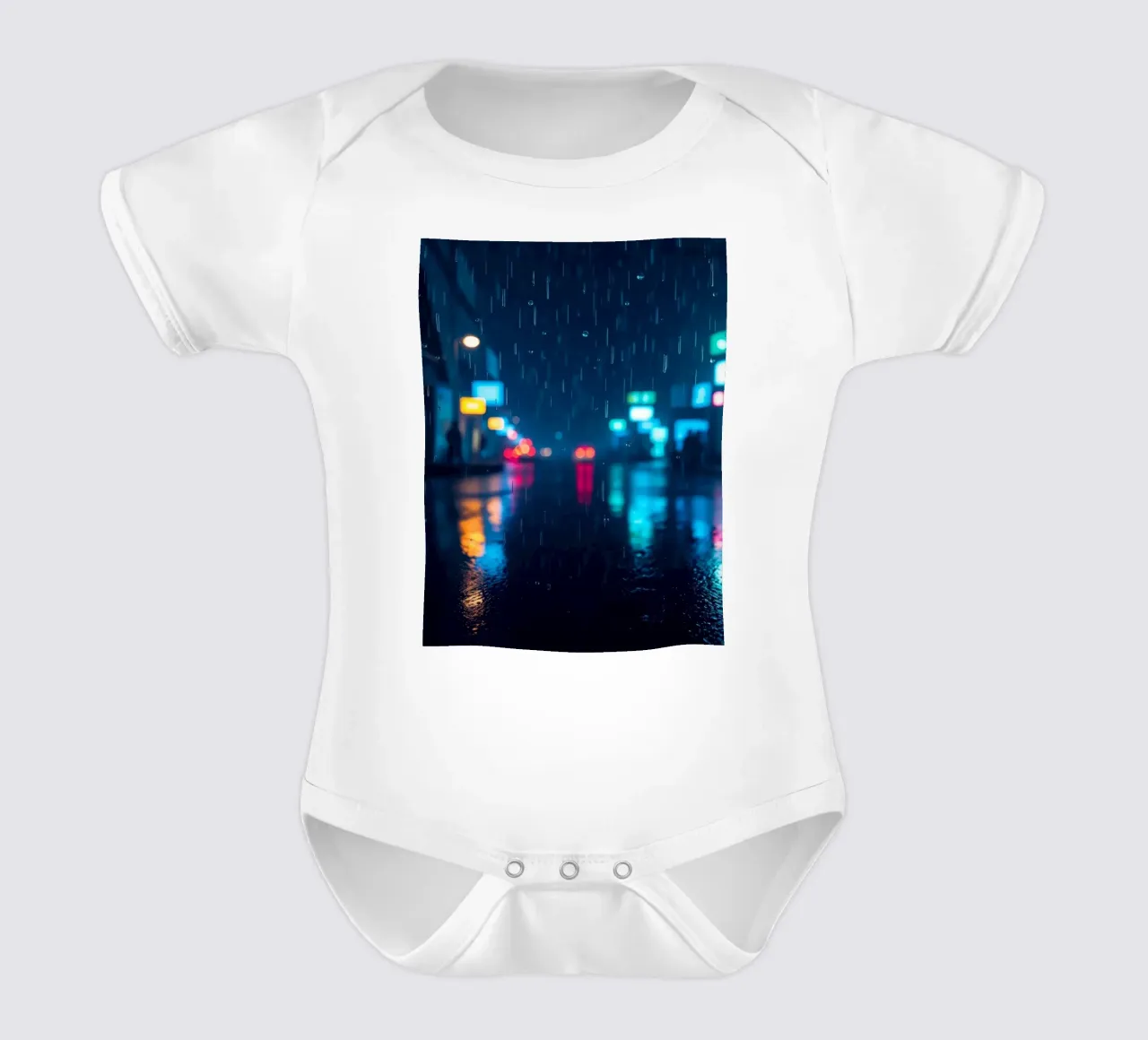 Vie nocturne urbaine colorée sous la pluie avec des enseignes lumineuses body bébé de DesignDoodle