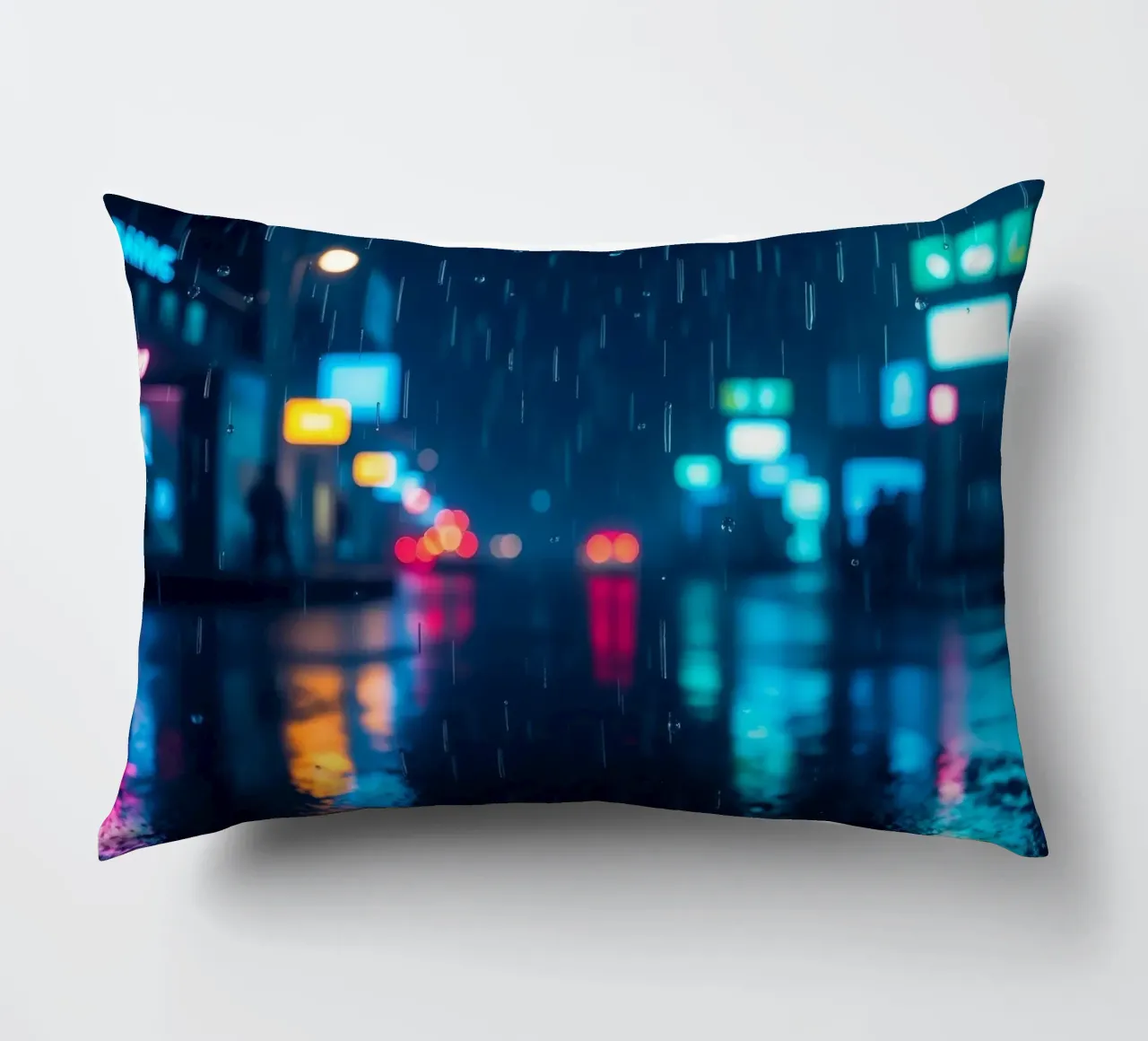 Kleurrijk stedelijk nachtleven onder regen met verlichte borden kussen van DesignDoodle
