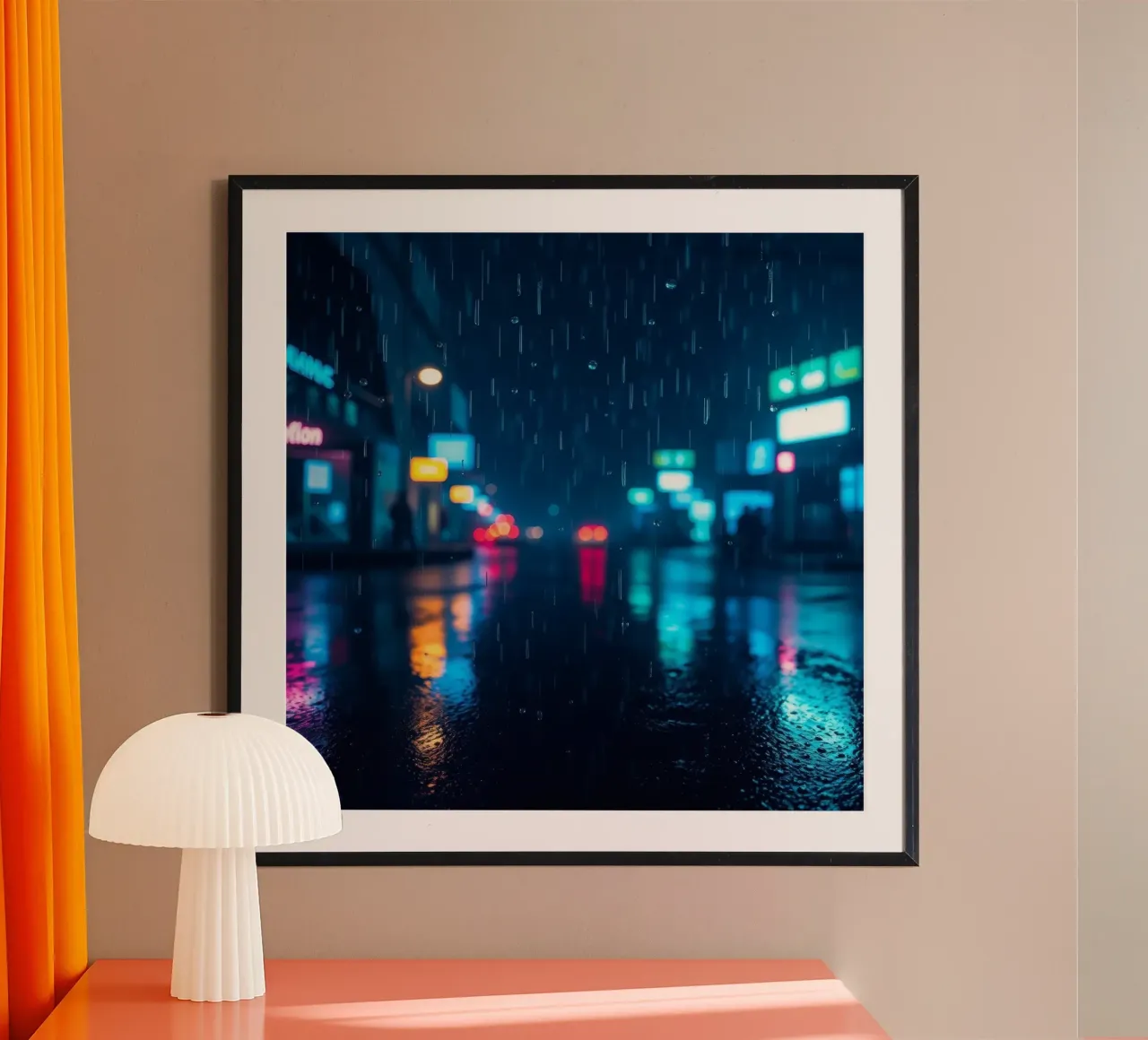 Vita notturna urbana colorata sotto la pioggia con insegne luminose poster con telaio in alluminio da DesignDoodle