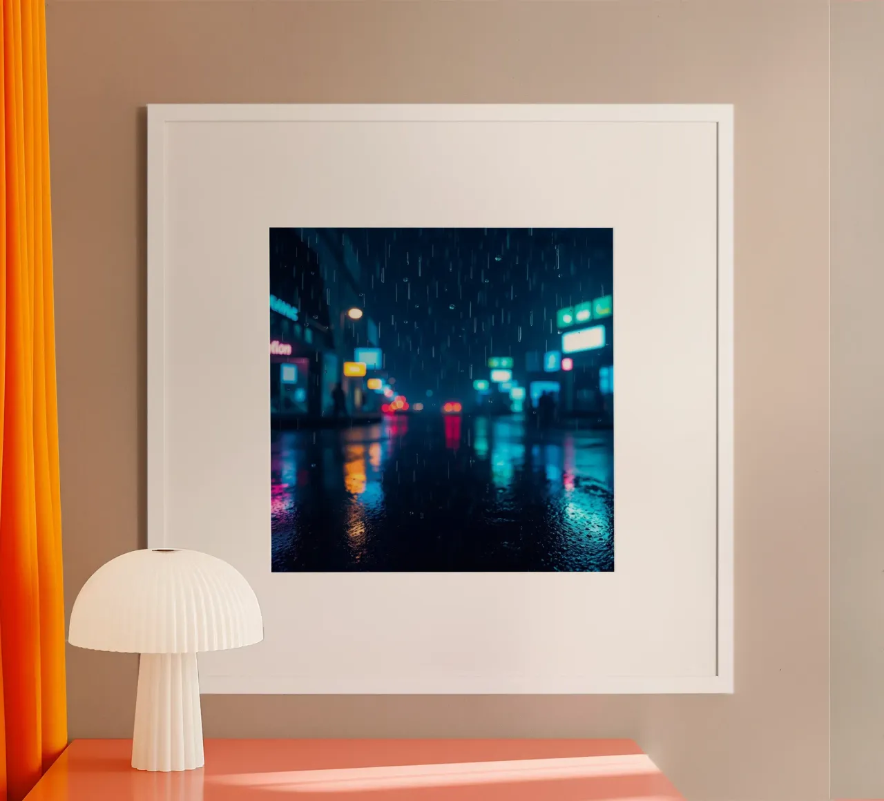 Vita notturna urbana colorata sotto la pioggia con insegne luminose poster con telaio in alluminio da DesignDoodle