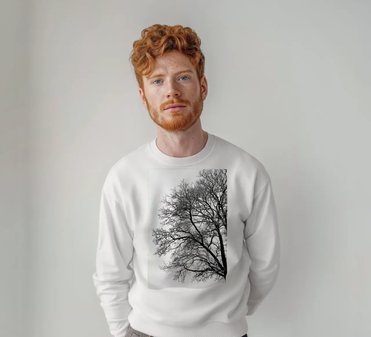 Black & White Abstract Winter Tree felpa da Studio Nahili