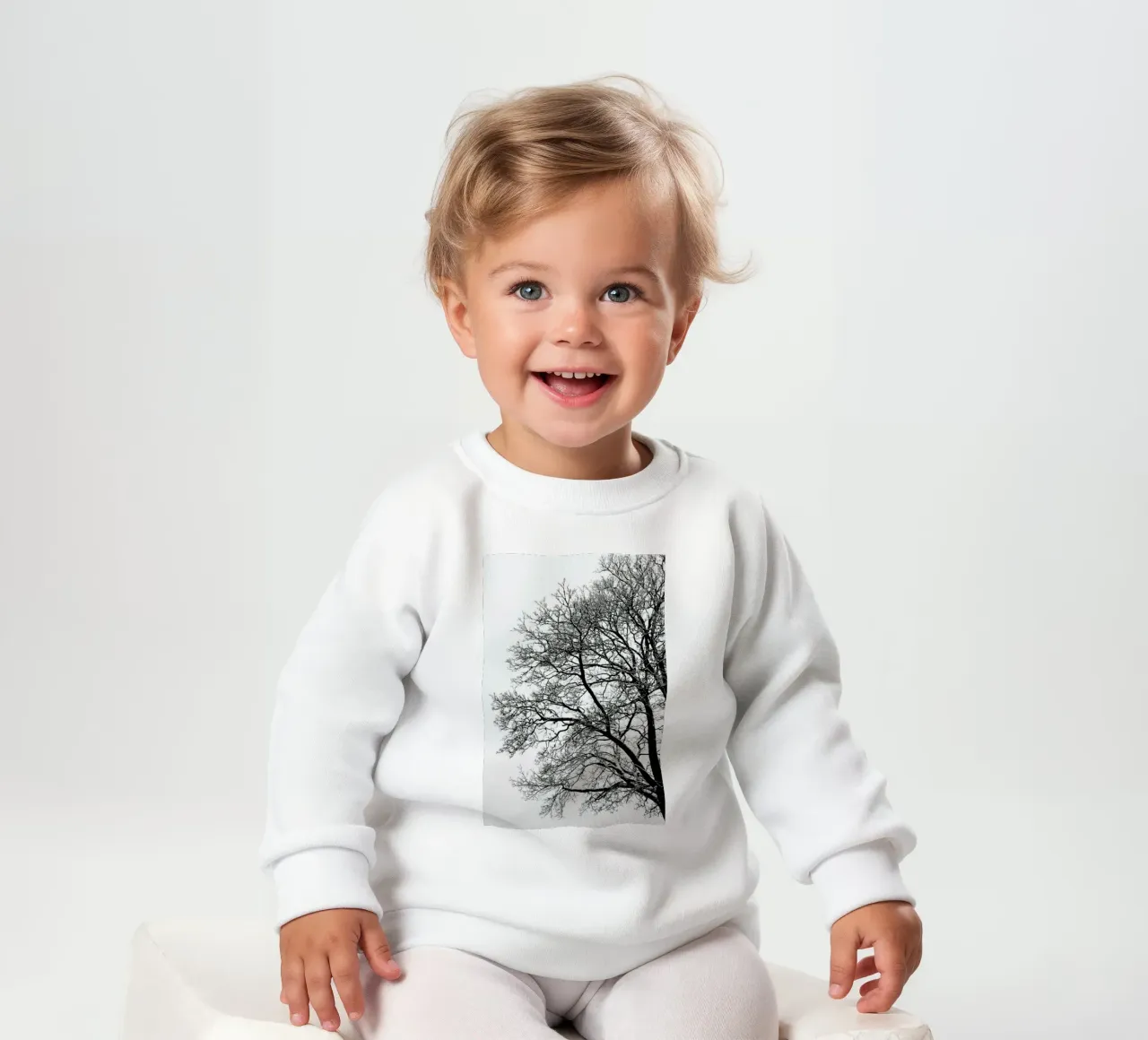 Black & White Abstract Winter Tree felpa neonato da Studio Nahili
